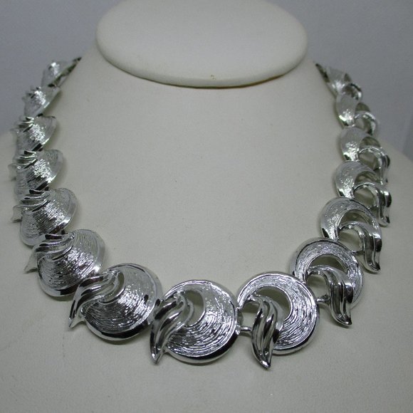 Coro Silver Tone Necklace - Picture 1 of 7